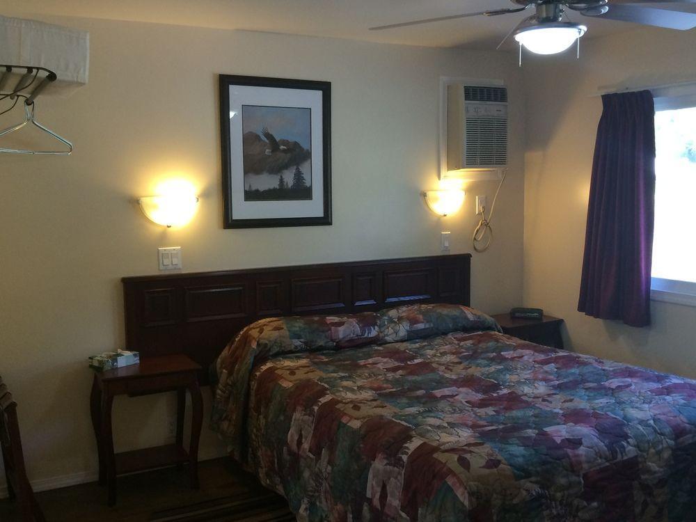 Johnny'S Motel Grand Forks Esterno foto