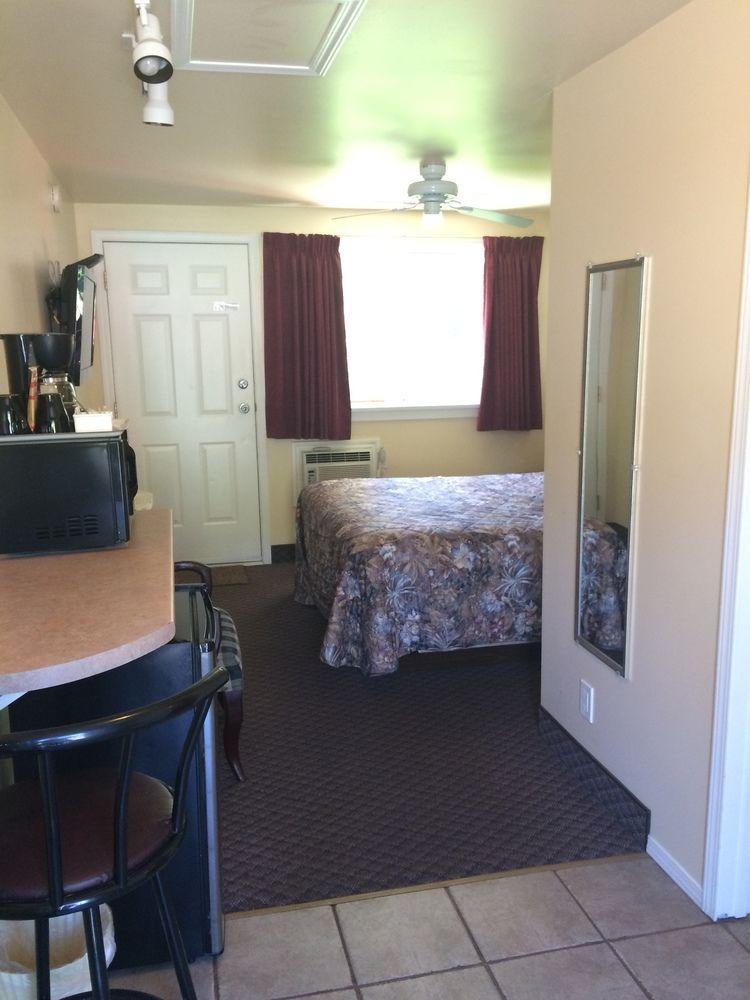 Johnny'S Motel Grand Forks Esterno foto